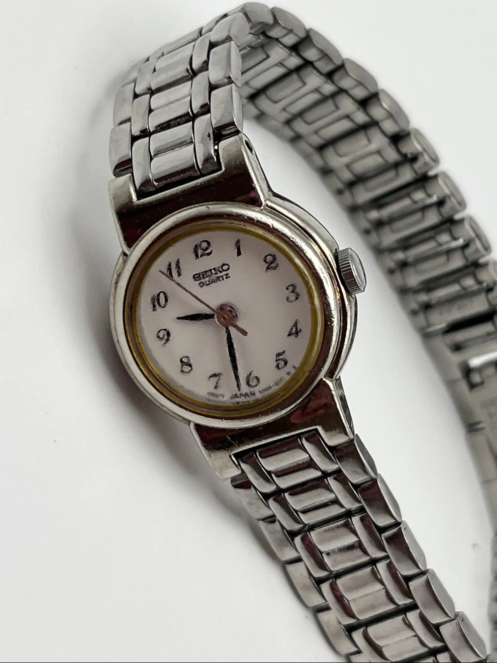 VTG Seiko Silver and White Women's Stainless Steel Bracelet Watch